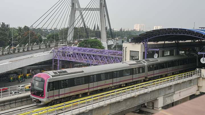 മെട്രോ ടിക്കറ്റ് നിരക്ക് വർധന; പ്രതിഷേധിച്ച് യാത്രക്കാരും പ്രതിപക്ഷ പാർട്ടികളും