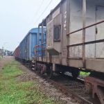 ഗുഡ്സ് ട്രെയിനിന് മുകളിൽ കയറി പിറന്നാൾ ആഘോഷം; ഇടപ്പള്ളിയില് 17 കാരന് ദാരുണാന്ത്യം