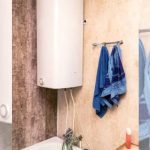 ഗീസറിൽ നിന്ന് ഗ്യാസ് ചോർച്ച; അമ്മയും മകനും മരിച്ചു