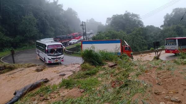 ഷിരാടി ഘട്ടിൽ വാഹനഗതാഗതത്തിന് താൽക്കാലിക നിയന്ത്രണം
