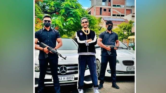 ആയുധങ്ങളുമായി നടുറോഡിൽ കറക്കം; ഇൻസ്റ്റഗ്രാം ഇൻഫ്ലുവൻസർ അറസ്റ്റിൽ