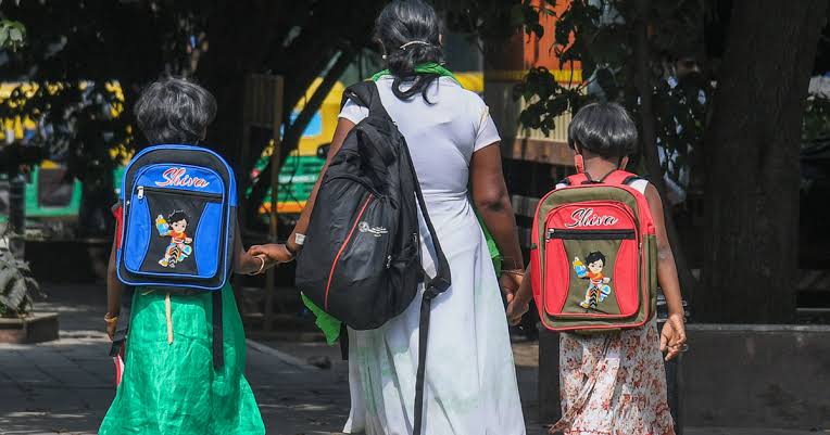 സ്കൂളുകളിൽ ബാഗ് രഹിത ശനിയാഴ്ച പദ്ധതി നടപ്പാക്കും