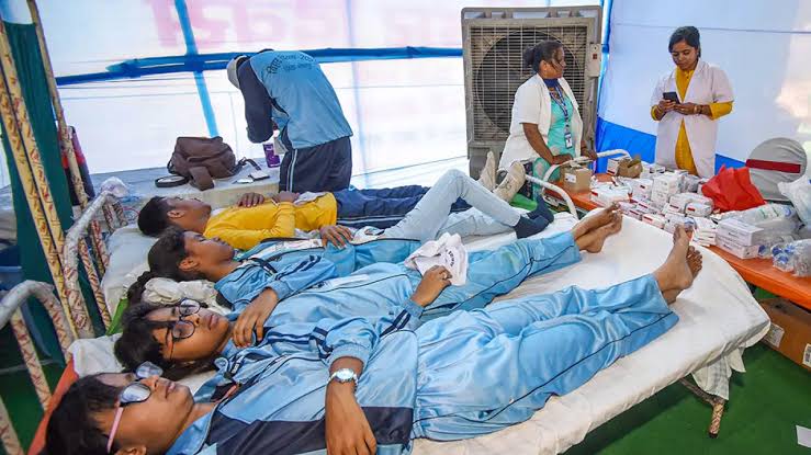 സ്കൂളിൽ നിന്ന് ഉച്ചഭക്ഷണം കഴിച്ച മുപ്പതിലധികം കുട്ടികൾക്ക് ദേഹാസ്വാസ്ഥ്യം