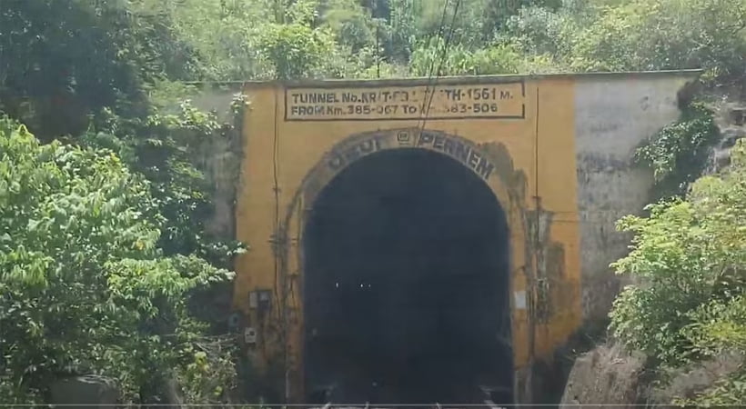 കൊങ്കണ്‍ പാതയിലൂടെയുള്ള ട്രെയിന്‍ ഗതാഗതം പുനസ്ഥാപിച്ചു