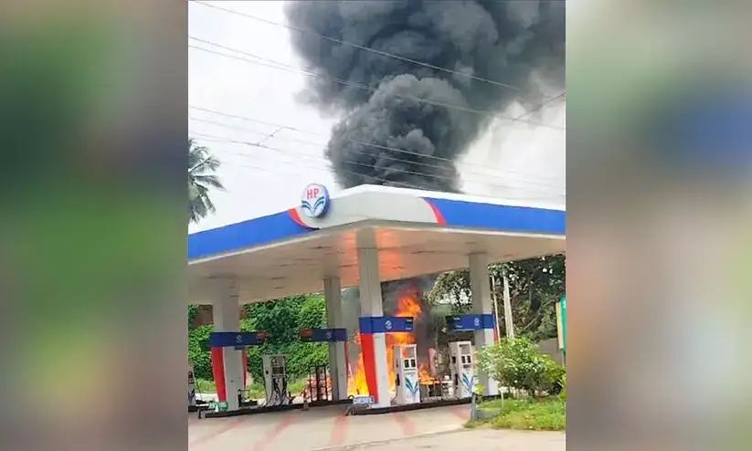 തൃശൂരില് പെട്രോള് പമ്പിൽ തീപിടുത്തം