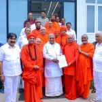 മുഡ ആരോപണം; മുഖ്യമന്ത്രിയ്ക്ക് പിന്തുണയുമായി സന്ന്യാസിമാർ