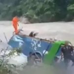 നേപ്പാളിലേക്ക് പോയ ഇന്ത്യന്‍ ബസ് നദിയിലേക്ക് മറിഞ്ഞു; 14 പേര്‍ മരണപെട്ടു