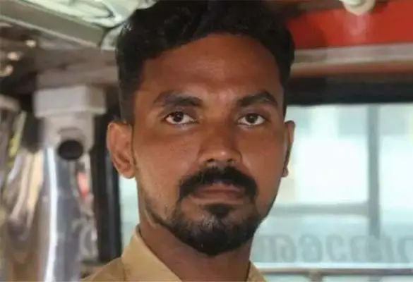 ഓടിക്കൊണ്ടിരുന്ന ബസില്‍നിന്നു തെറിച്ചുവീണു കണ്ടക്ടര്‍ മരിച്ചു