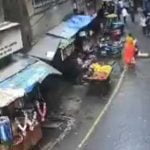 അമ്മയ്‌ക്കൊപ്പം നടന്നുപോകുന്നതിനിടെ അഞ്ചാംനിലയിൽനിന്ന് നായ ദേഹത്തേക്ക് വീണു; മൂന്നുവയസ്സുകാരിക്ക് ദാരുണാന്ത്യം