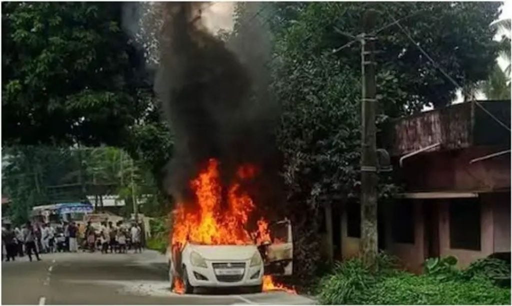 ഓടുന്ന കാറിന് തീ പിടിച്ചു; ആറംഗ കുടുംബം രക്ഷപെട്ടത് അത്ഭുതകരമായി