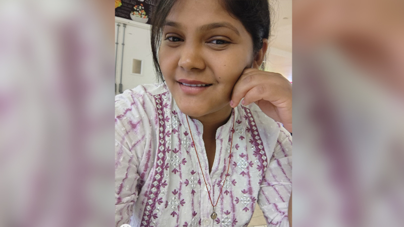 ഓടുന്ന ട്രെയിനിന് മുമ്പിൽ ചാടി യുവതി ജീവനൊടുക്കി