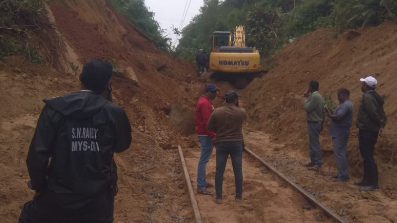 മണ്ണിടിച്ചിൽ; ബെംഗളൂരു – മംഗളൂരു റൂട്ടിലെ ട്രെയിൻ സർവീസ് വീണ്ടും റദ്ദാക്കി