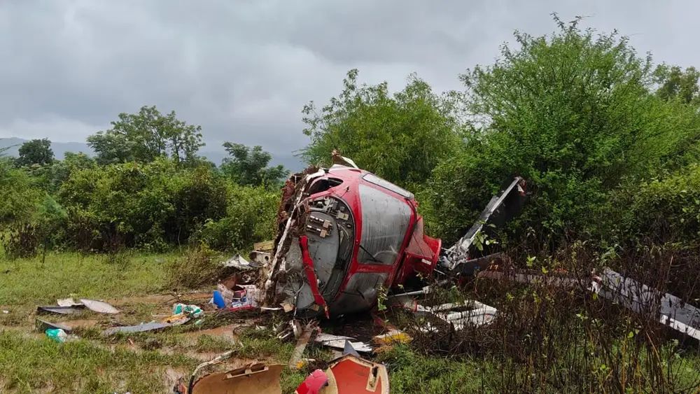 മോശം കാലാവസ്ഥ; പൂനെയില്‍ ഹെലികോപ്റ്റര്‍ തകര്‍ന്നുവീണു