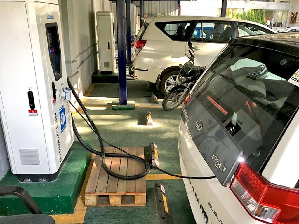 ബാറ്ററികളിൽ പ്രവർത്തിക്കുന്ന രാജ്യത്തെ ആദ്യ ഇവി ചാർജിങ് സ്റ്റേഷൻ ബെംഗളൂരുവിൽ