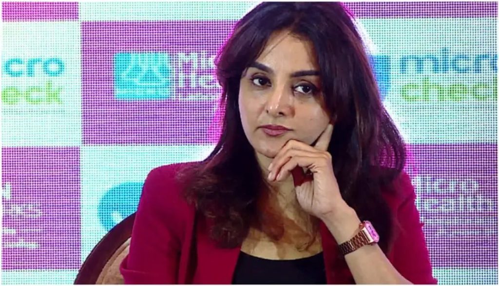 മലയാള സിനിമ ചെറിയ സങ്കടത്തില്‍, എല്ലാം കലങ്ങി തെളിയട്ടെ; മഞ്ജു വാര്യര്‍