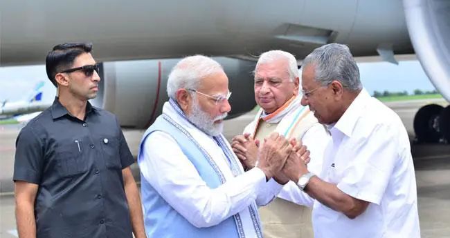 പ്രധാനമന്ത്രി കണ്ണൂരിലെത്തി; മുഖ്യമന്ത്രിയും ഗവര്‍ണറും ചേര്‍ന്ന് സ്വീകരിച്ചു