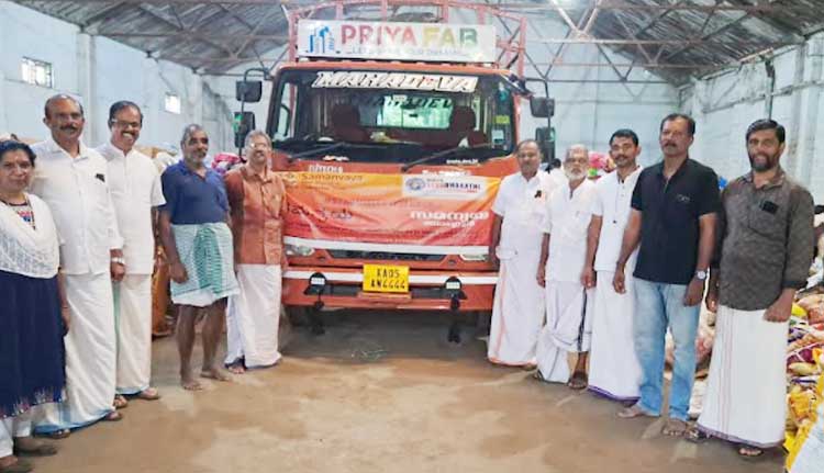 വയനാടിനൊപ്പം; സമന്വയ ശേഖരിച്ച സാധന സാമഗ്രികൾ കൈമാറി