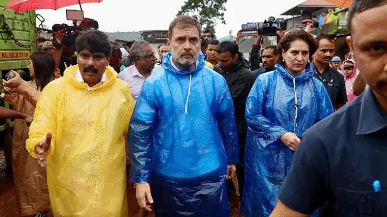 വയനാട് ദുരന്തം; ചൂരല് മലയില് സന്ദര്ശനം നടത്തി രാഹുല് ഗാന്ധിയും പ്രിയങ്ക ഗാന്ധിയും