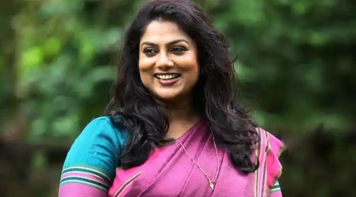 ‘ഹേമ കമ്മിറ്റി റിപ്പോര്ട്ട് പുറത്തുവിടുന്നത് തടയണം’; ഹൈക്കോടതിയില് ഹർജി നല്കി നടി രഞ്ജിനി