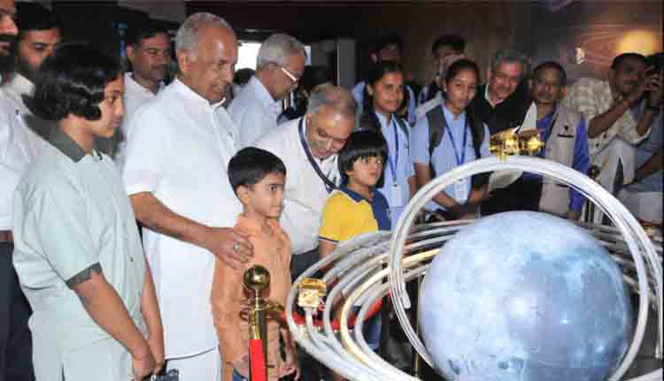 എല്ലാ ജില്ലകളിലും സയൻസ് സെന്ററുകൾ സ്ഥാപിക്കും