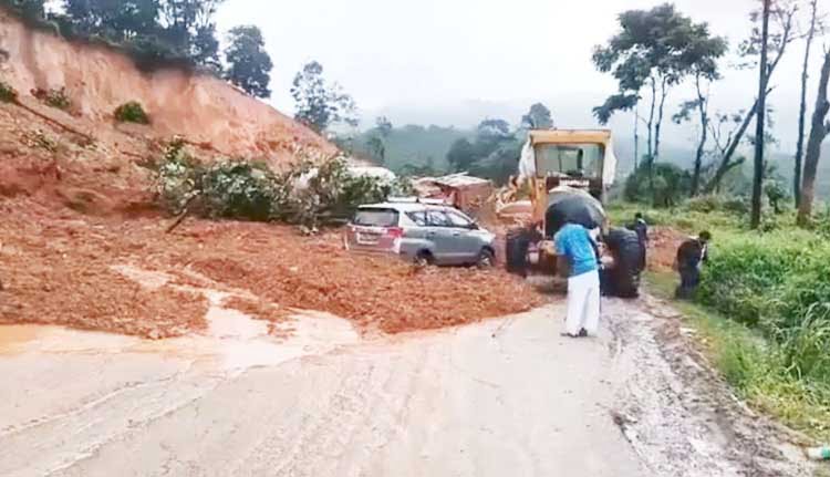 ഷിറാഡി ചുരം; ചെറുവാഹനങ്ങൾക്ക് പ്രവേശനം, റെയിൽ ഗതാഗതം വൈകിയേക്കും