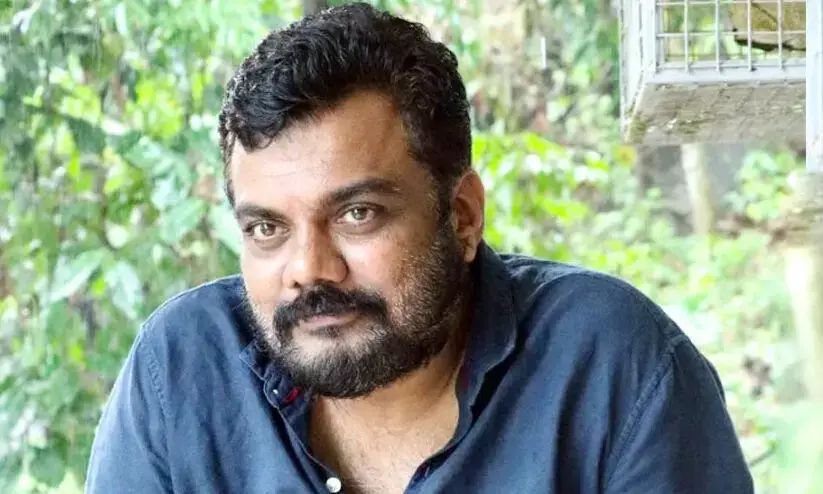 ജാതീയ അവഹേളനം; സന്തോഷ് ഏച്ചിക്കാനത്തിനെതിരായ കേസ് റദ്ദാക്കി ഹൈകോടതി