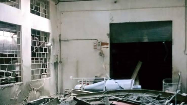 കെട്ടിടത്തിന്റെ മേൽക്കൂര തകർന്നുവീണ് അപകടം; രണ്ട് പേർ മരിച്ചു