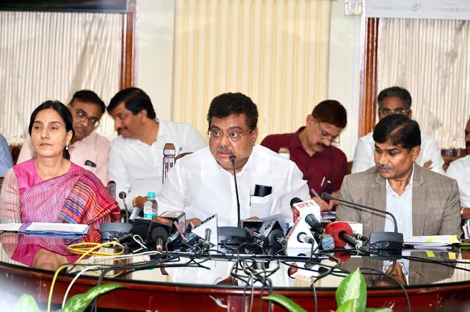 വയനാട് ഉരുൾപൊട്ടൽ; ദുരിതാശ്വാസ പ്രവർത്തനത്തിന് വ്യവസായികളോട് സഹായം ആവശ്യപ്പെട്ട് കർണാടക