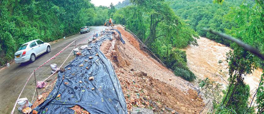 വീണ്ടും മണ്ണിടിച്ചിൽ; ഷിരാഡി ഘട്ട് അടച്ചു