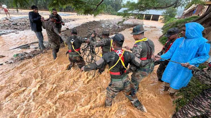ഉരുൾപൊട്ടൽ; രാഹുൽ ​ഗാന്ധിയും പ്രിയങ്ക​ ഗാന്ധിയും ​ഇന്ന് വയനാട്ടിൽ എത്തും
