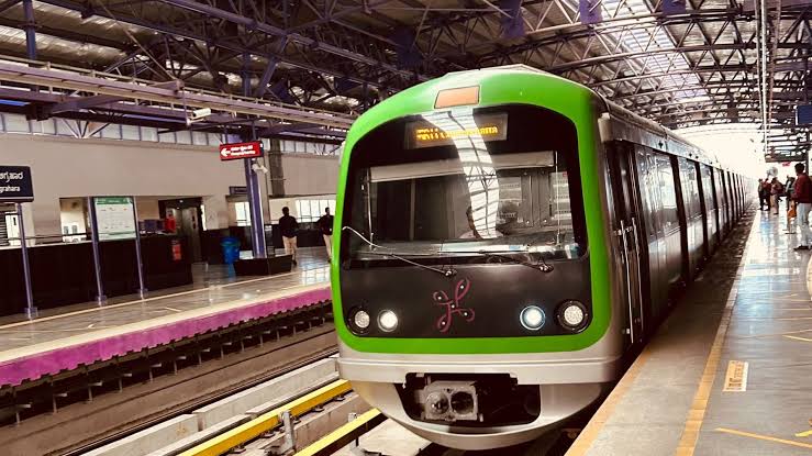 മെട്രോ ട്രാക്കിലേക്ക് ചാടിയ നാല് വയസുകാരനെ രക്ഷപ്പെടുത്തി