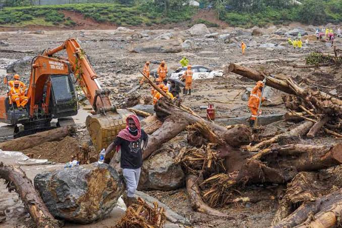 വയനാട്ടിലെ ദുരന്തബാധിതർക്ക് കർണാടകയുടെ കൈത്താങ്ങ്; 100 വീടുകൾ നിർമിച്ച് നല്‍കുമെന്ന് സിദ്ധരാമയ്യ