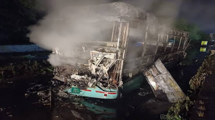 ബെംഗളൂരുവിൽ ഓടിക്കൊണ്ടിരുന്ന ഇലക്ട്രിക് ബസിന് തീപിടിച്ചു