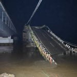 കാര്വാർ ദേശീയ പാതയില് പാലം തകര്ന്ന് ലോറി പുഴയില് വീണു