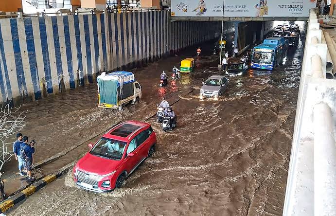 ബെംഗളൂരുവിൽ അടുത്ത ഒരാഴ്ചത്തേക്ക് കനത്ത മഴയ്ക്ക് സാധ്യത; ജാഗ്രത നിർദേശം