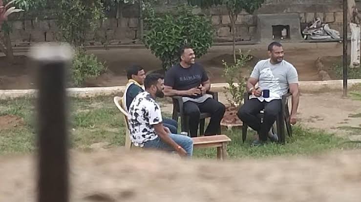 നടൻ ദർശന് ജയിലിൽ വിഐപി പരിഗണന; ഏഴ് ജയിൽ ഉദ്യോഗസ്ഥർക്ക് സസ്‌പെൻഷൻ