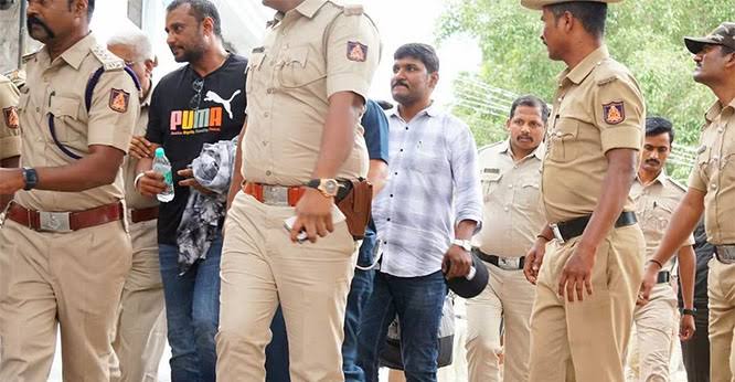 ജയിൽ മാറ്റത്തിനിടയിലും ദർശന് വിഐപി പരിഗണന; പോലീസ് ഉദ്യോഗസ്ഥനെതിരെ നടപടി