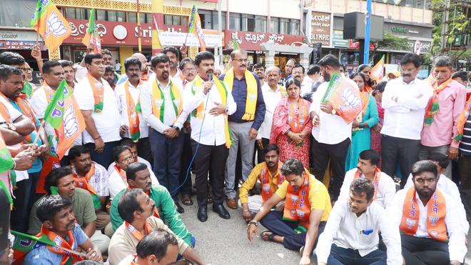 മുഡ; സിദ്ധരാമയ്യയുടെ രാജി ആവശ്യപ്പെട്ട് പ്രതിഷേധവുമായി ബിജെപി