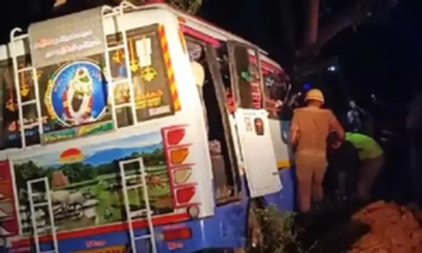 തമിഴ്‌നാട്ടില്‍ വാന്‍ മരത്തിലിടിച്ച് അപകടം; ആറ് പേര്‍ മരിച്ചു