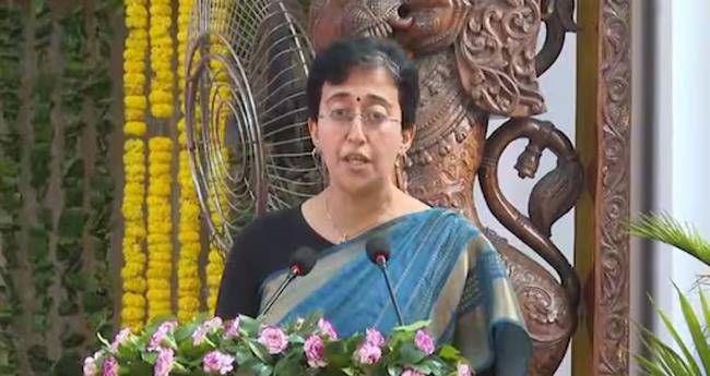 ഡല്ഹി മുഖ്യമന്ത്രിയായി അതിഷി മര്ലേന സത്യപ്രതിജ്ഞ ചെയ്തു