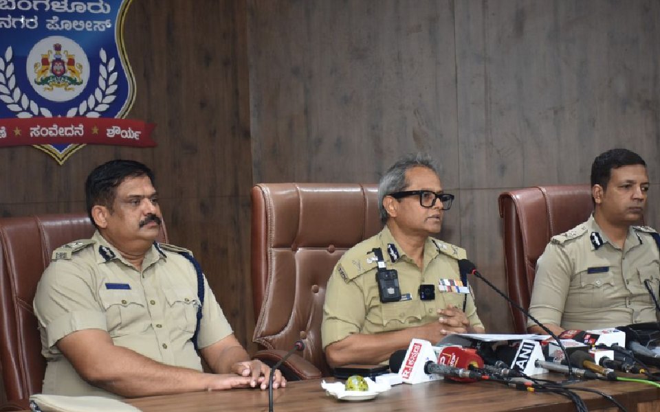 വ്യവസായിയെ തട്ടിക്കൊണ്ടുപോയി ഭീഷണിപ്പെടുത്തി; നാല് ജിഎസ്ടി ഉദ്യോഗസ്ഥർ അറസ്റ്റിൽ