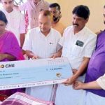 ശ്രുതിക്കു വീട്; ബോചെ വാഗ്ദാനം ചെയ്ത 10 ലക്ഷം കൈമാറി