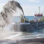 ഷിരൂരില്‍ തിരച്ചിലിനായുള്ള ഡ്രഡ്ജര്‍ കാര്‍വാര്‍ തുറമുഖത്തെത്തി