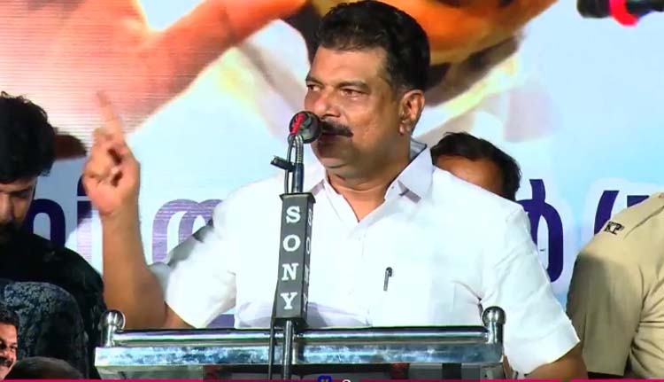 അന്‍വറിന്റെ പൊതു യോഗത്തിന് വന്‍ ജനാവലി; സ്വാഗതം പറഞ്ഞത് സിപിഎം നേതാവ്, തന്നെ വർഗീയവാദിയാക്കാൻ ശ്രമമെന്ന് അൻവർ