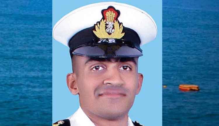 കോസ്റ്റ്​ഗാര്‍ഡ് കോപ്റ്റര്‍ കടലിൽ തകര്‍ന്നു; മലയാളി പൈലറ്റ് മരിച്ചു