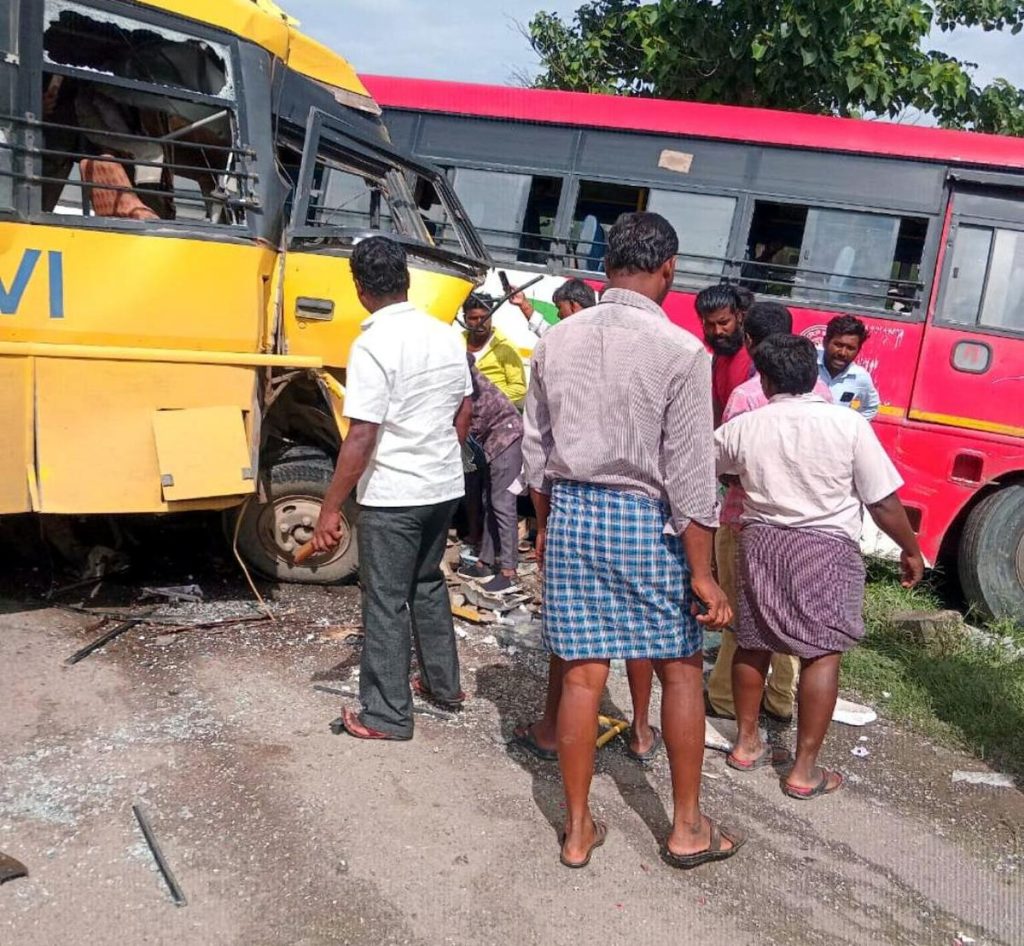 സ്കൂൾ ബസിലേക്ക് കെഎസ്ആർടിസി ബസിടിച്ച് അപകടം; രണ്ട് കുട്ടികൾ മരിച്ചു