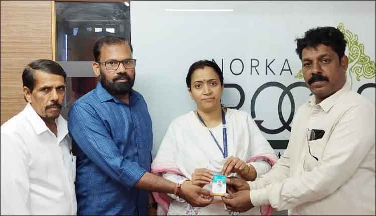 നന്മ അസോസിയേഷന്‍ ഭാരവാഹികള്‍ക്ക് നോര്‍ക്ക കാര്‍ഡുകള്‍ കൈമാറി