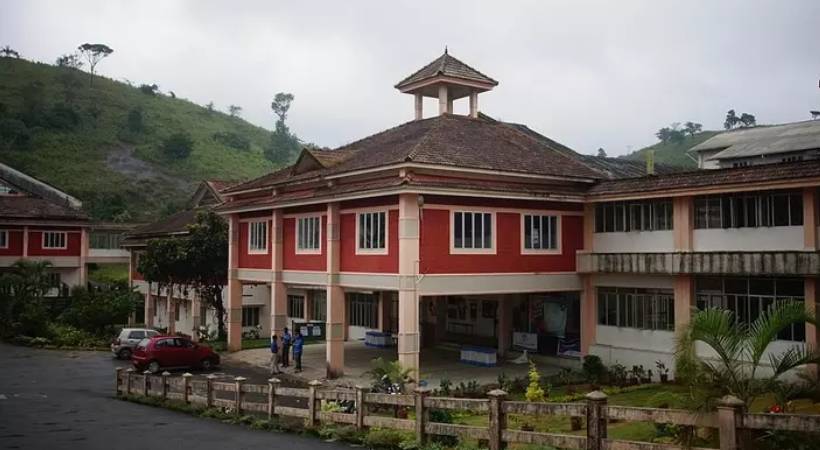 സിദ്ധാർത്ഥൻെറ മരണം; കോളജ് ഡീനിനെയും അസി. വാർഡനെയും തിരിച്ചെടുത്തത് ഗവർണർ റദ്ദാക്കി