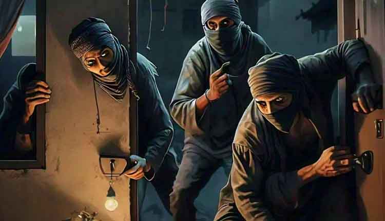 തൃശൂരില്‍ രണ്ട് ക്ഷേത്രങ്ങളില്‍ മോഷണം; വിഗ്രഹവും സ്വര്‍ണാഭരണങ്ങളും കവര്‍ന്നു