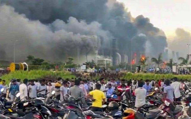 ടാറ്റ ഇലക്‌ട്രോണിക്സ് നിര്‍മാണ യൂനിറ്റില്‍ വന്‍ തീപിടിത്തം